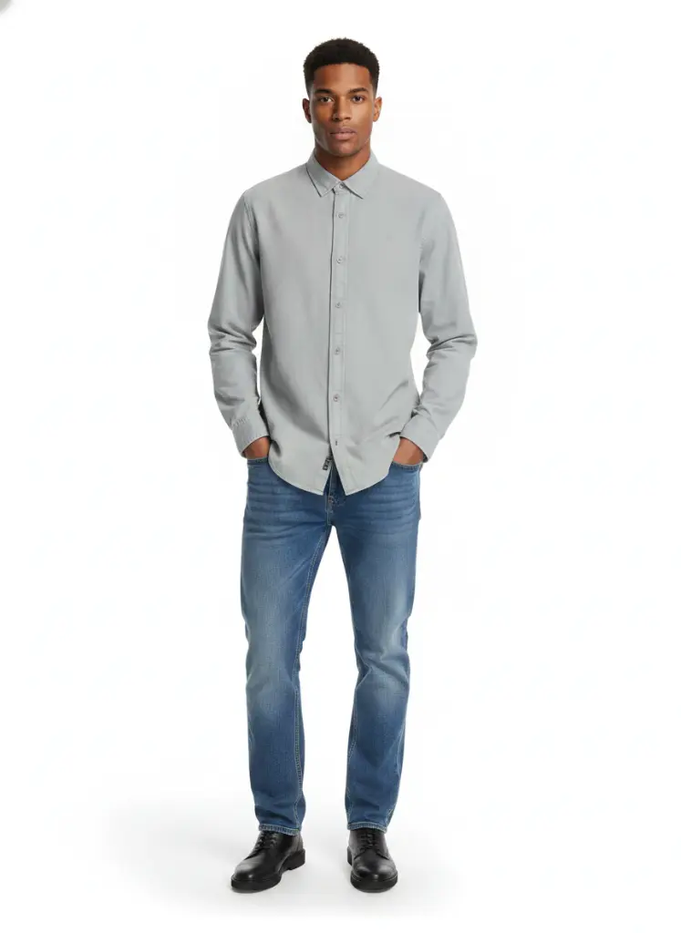 AI Generated Modelo con camisa G-Star Raw con detalle de pecho visible